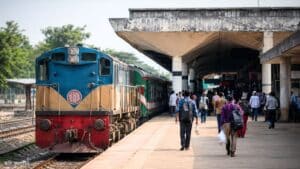 ঢাকা থেকে চট্টগ্রাম ট্রেনে সাড়ে ৩ ঘণ্টা