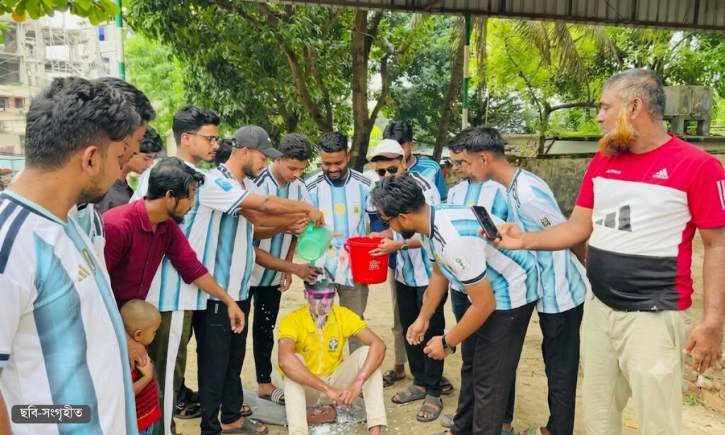 দুধ দিয়ে গোসল করা কি জায়েজ? ইসলাম কী বলে