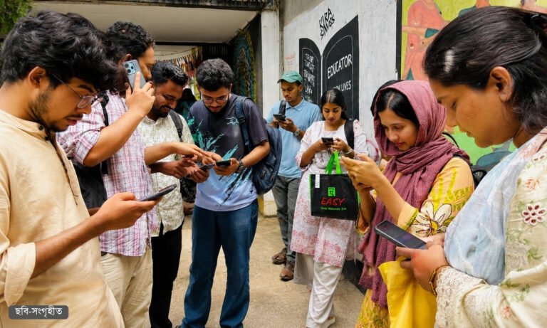 শিক্ষার্থীদের মানসিক স্বাস্থ্য ঝুঁকিতে, ইন্টারনেট আসক্তি নিয়ে উদ্বেগ বাড়ছে