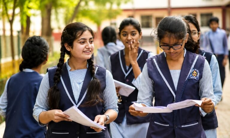 স্কুল ব্যাংকিং কী? শিক্ষার্থীদের জন্য হিসাব খোলার নিয়ম, সুবিধা ও প্রয়োজনীয় কাগজপত্র