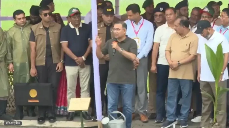 গৌরনদীতে আড়াই হাজার বৃক্ষরোপণ কর্মসূচির উদ্বোধন করলেন প্রধানমন্ত্রী
