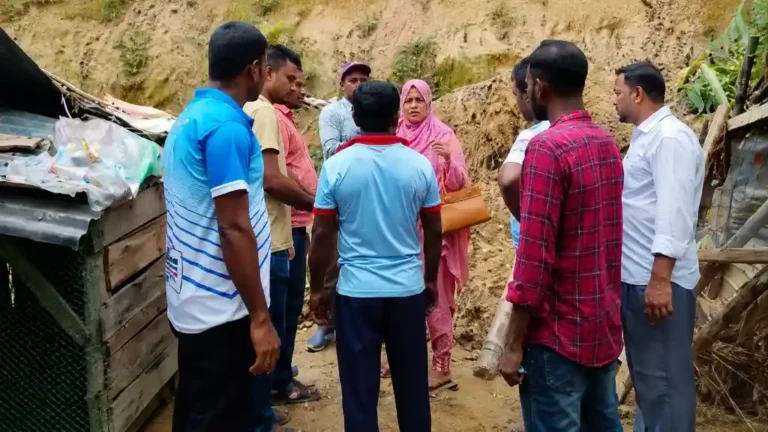 বন্যা ও পাহাড় ধসে ক্ষতিগ্রস্তদের আবেদন যাচাইয়ে মাঠে খাগড়াছড়ি পৌরসভা, প্রকৃত ক্ষতিগ্রস্তরা পাবেন সহযোগিতা
