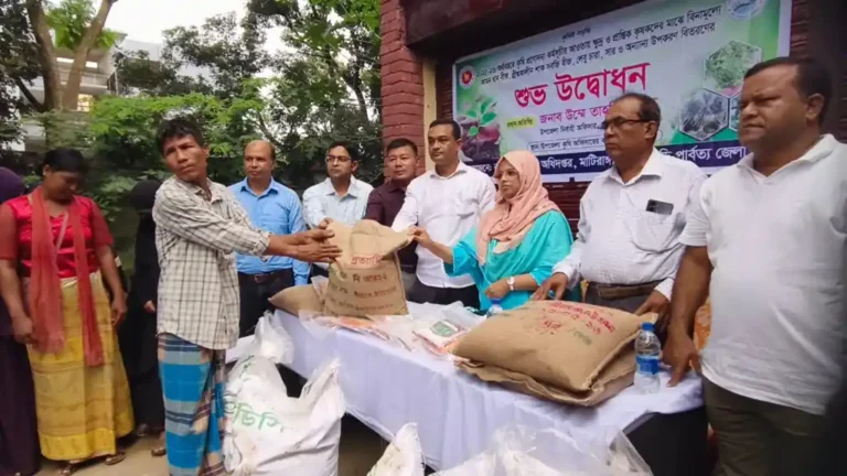 খাগড়াছড়ির মাটিরাঙ্গায় প্রায় ৯০০ কৃষকের মাঝে কৃষি উপকরণ বিতরণ