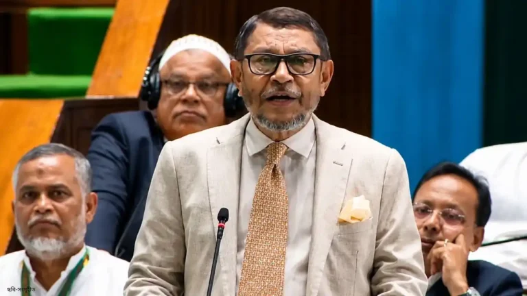 প্রতি মাসে বেতনের ১০ শতাংশ সরকারি কোষাগারে জমা দেন প্রধানমন্ত্রী