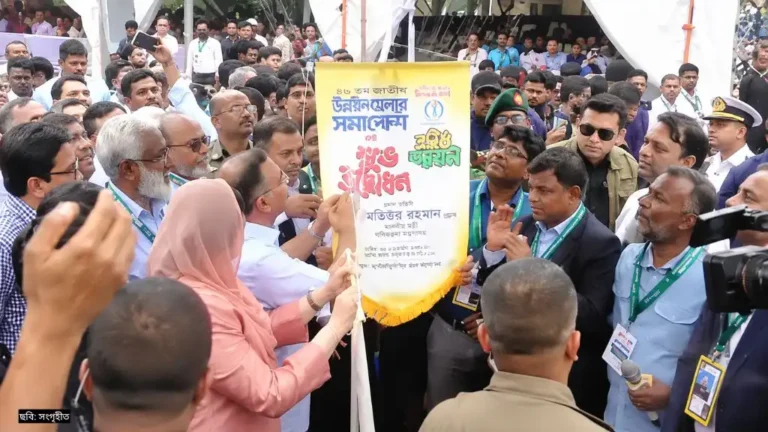চিকিৎসক সমাবেশে তারেক রহমান, নিমগাছের চারা রোপণ ও পায়রা উড়িয়ে কর্মসূচির সূচনা