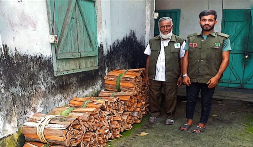 চুনারুঘাটে ২০ বান্ডিল সেগুন-আকাশমণি কাঠ জব্দ