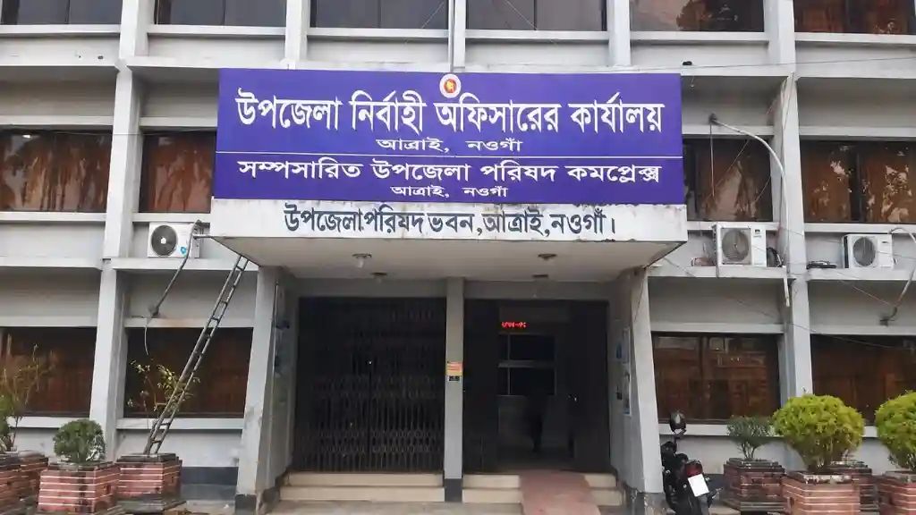 আত্রাইয়ে সার ডিলারের দাবিতে কৃষকদের গণস্বাক্ষর, ইউএনওর কাছে আবেদন