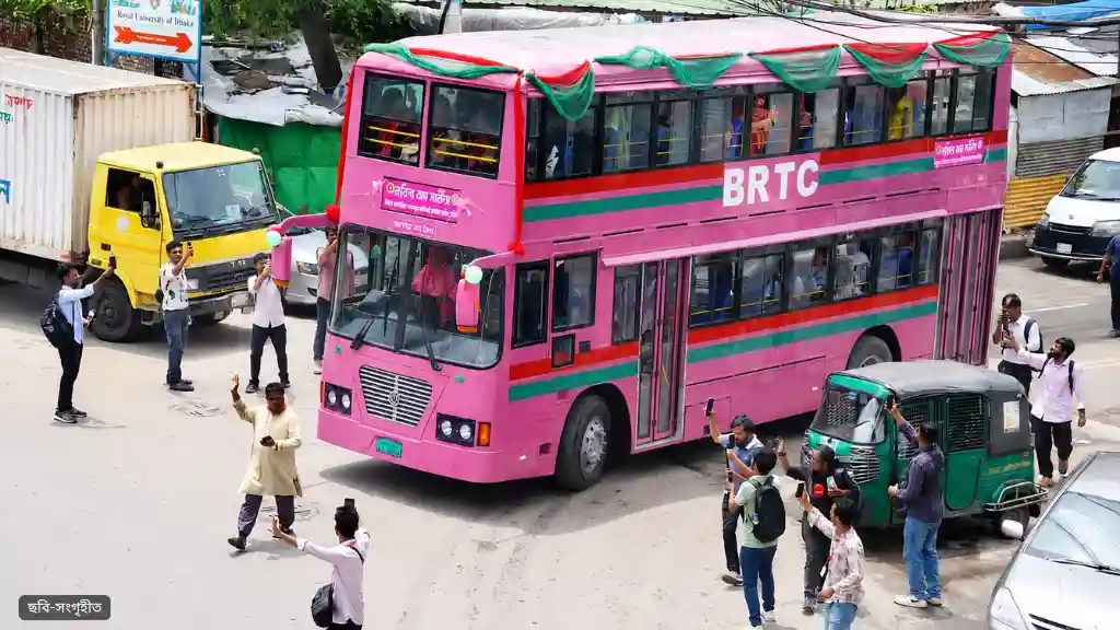 নতুন ‘পিঙ্ক বাস’ সেবায় পুরোনো ৬ বাস, উঠছে সক্ষমতা নিয়ে প্রশ্ন