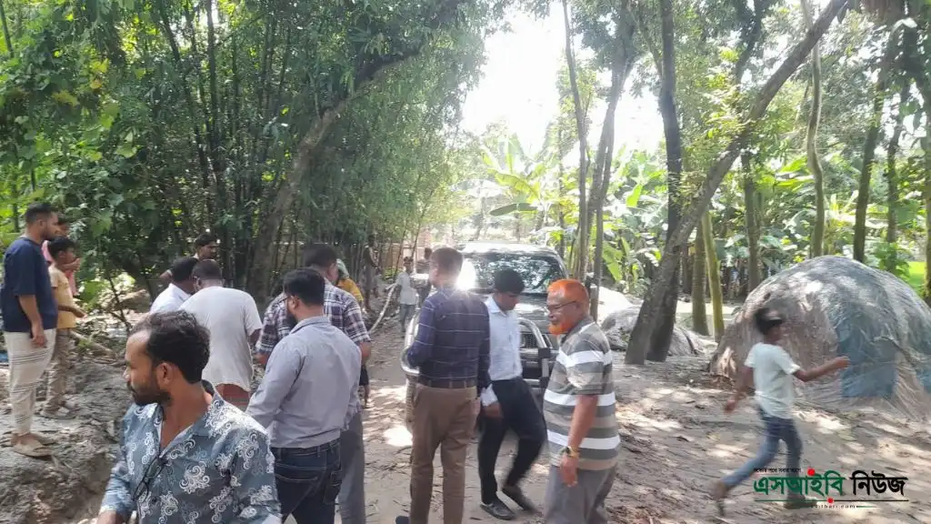 মান্দায় সড়ক সংস্কার কাজের মান পরিদর্শনে প্রকল্প পরিচালক