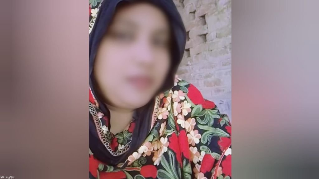 মহাদেবপুরে প্রতিবন্ধী ভাতার কার্ড দেওয়ার নামে টাকা নেওয়ার অভিযোগ, নারী আটক