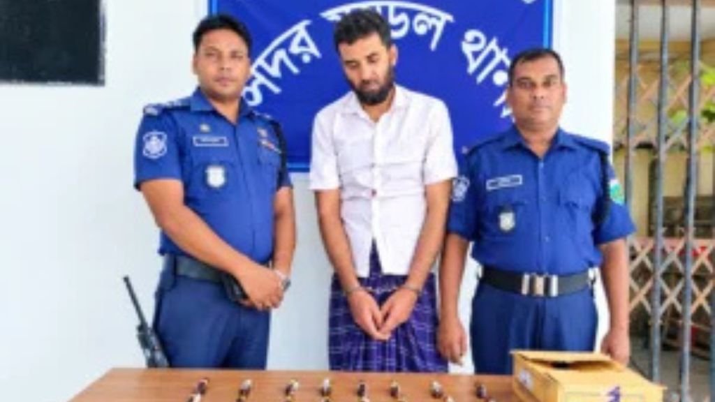 নওগাঁয় ৭২ অ্যাম্পল ইনজেকশনসহ মাদক ব্যবসায়ী গ্রেপ্তার