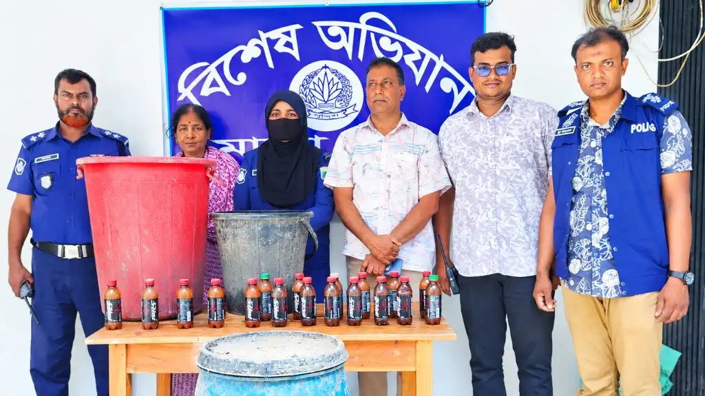 নওগাঁর মান্দায় চোলাই মদের আস্তানায় অভিযান, ২ হাজার লিটার ওয়াশ জব্দ