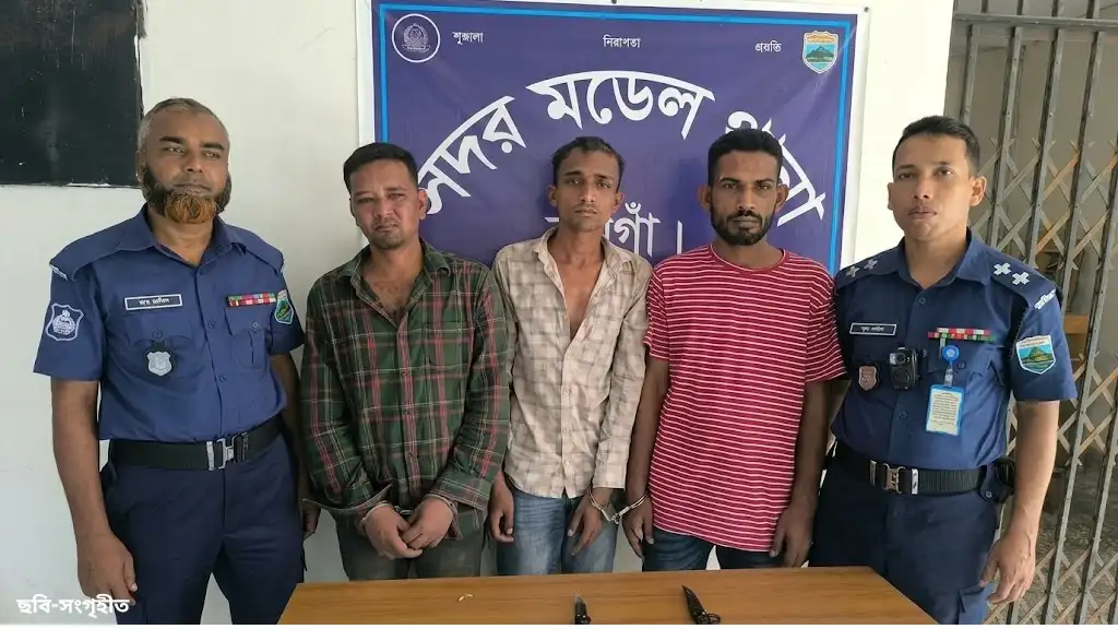 নওগাঁ শহরে ছিনতাই করতে এসে নারায়ণগঞ্জের ৩ ছিনতাইকারী গ্রেপ্তার