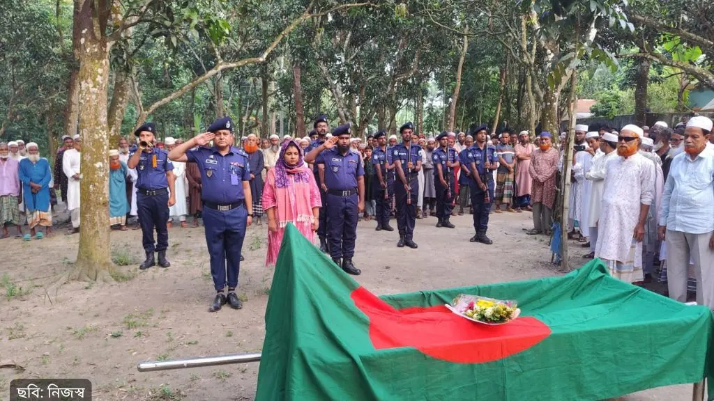 বীর মুক্তিযোদ্ধা আতাউর রহমান মাস্টারের রাষ্ট্রীয় মর্যাদায় দাফন
