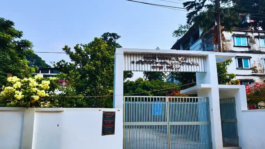 ১২ লাখ টাকা নিয়ে বিপাকে ভূমি অফিসের ২ কর্মচারী